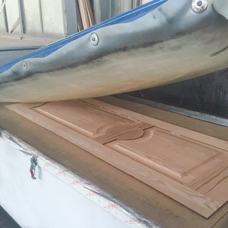 LM130 Adesivo in legno applicato a mano